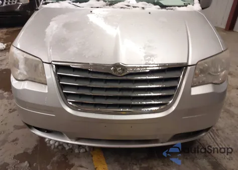 2010 Chrysler Town & Country Touring из США, поврежденный, VIN 2A4RR5D12AR271771
